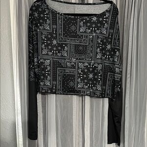 Source Unknown Black Bandana-Print Long Sleeve Crop Top